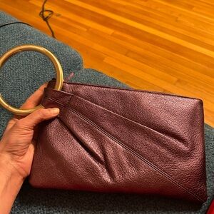 Sheila Ring Clutch
Metallic Leather Frosted Plum